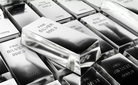 വെള്ളി വിലയും കുതിച്ചുയർന്നു, കിലോക്ക് ഒന്നരലക്ഷം!